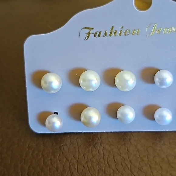 3/$20 VTG Single Pearlesque Post Earrings - Picture 2 of 3